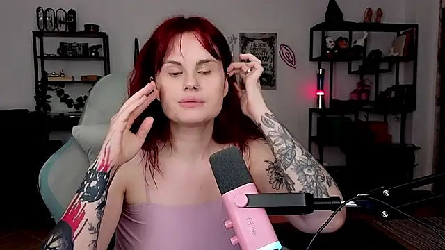 Snapshot of Della_Ideal chatting on 04/20/26, 05:37 Della Ideal online show from 04/20/26, 05:37