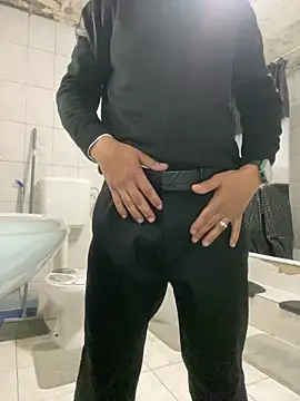 Snapshot of rogerdik76 chatting on 02/23/26, 06:33 rogerdik76 online show from 02/23/26, 06:33