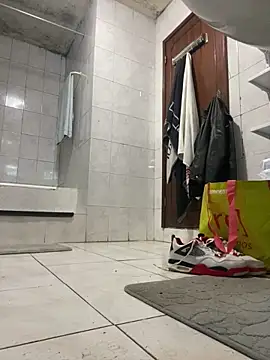 Snapshot of rogerdik76 chatting on 02/25/26, 06:12 rogerdik76 online show from 02/25/26, 06:12