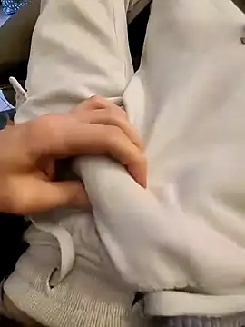 Snapshot of LrgPns chatting on 03/09/25, 02:43 LrgPns online show from 03/09/25, 02:43