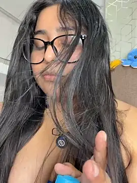 Snapshot of virginbrunette99 chatting on 06/05/26, 07:03 virginbrunette99 online show from 06/05/26, 07:03