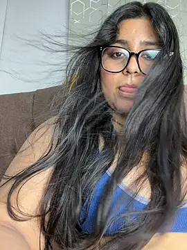 Snapshot of virginbrunette99 chatting on 06/06/26, 06:18 virginbrunette99 online show from 06/06/26, 06:18
