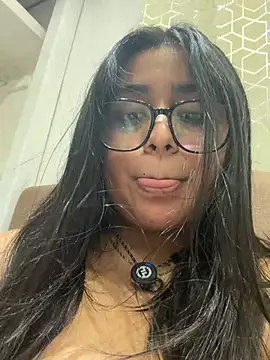Snapshot of virginbrunette99 chatting on 06/13/26, 05:05 virginbrunette99 online show from 06/13/26, 05:05