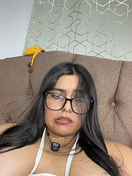 Snapshot of virginbrunette99 chatting on 07/05/26, 05:47 virginbrunette99 online show from 07/05/26, 05:47