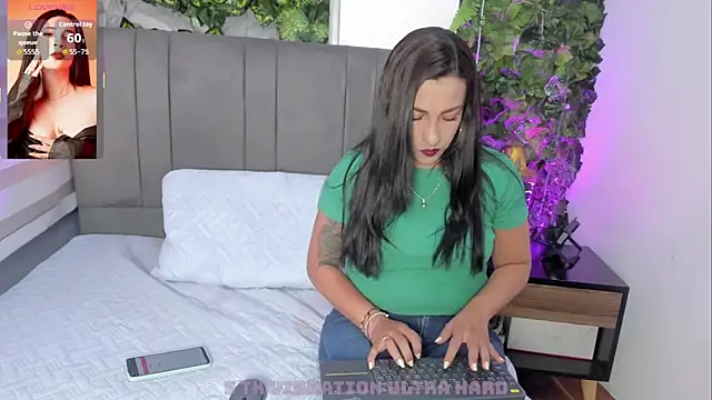 Bella williamss  online show from 10/07/25, 08:17