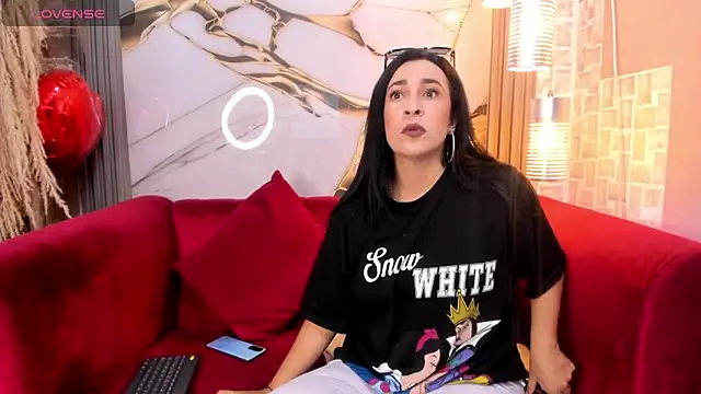 Bella williamss  online show from 12/15/25, 07:40