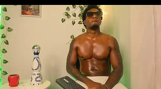 Snapshot of LOGAN_DRAKE chatting on 03/07/25, 06:46 LOGAN DRAKE online show from 03/07/25, 06:46