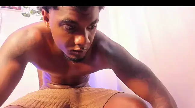 Snapshot of LOGAN_DRAKE chatting on 03/23/25, 02:04 LOGAN DRAKE online show from 03/23/25, 02:04