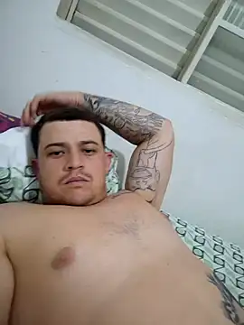 Snapshot of comcoroas chatting on 12/18/25, 01:33 comcoroas online show from 12/18/25, 01:33