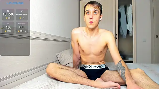 Snapshot of your_super_hero chatting on 11/20/25, 02:23 your super hero online show from 11/20/25, 02:23