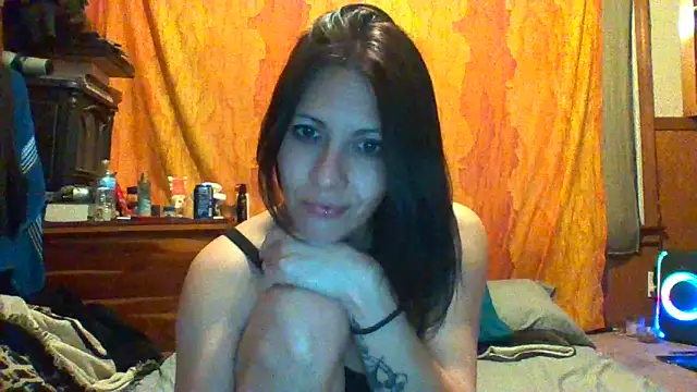 Snapshot of SillyRabbitz chatting on 03/12/25, 10:37 SillyRabbitz online show from 03/12/25, 10:37