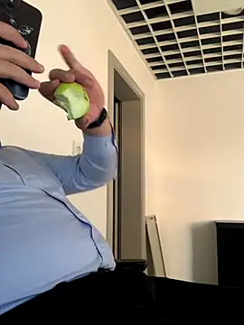 Snapshot of Mike8523 chatting on 11/01/25, 05:31 Mike8523 online show from 11/01/25, 05:31