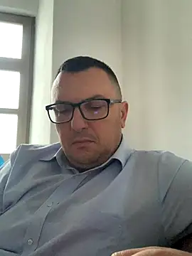 Snapshot of Mike8523 chatting on 11/02/25, 05:32 Mike8523 online show from 11/02/25, 05:32