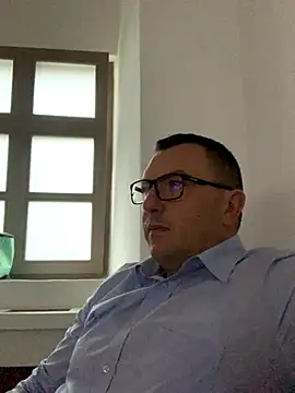 Snapshot of Mike8523 chatting on 11/11/25, 05:29 Mike8523 online show from 11/11/25, 05:29