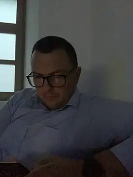 Snapshot of Mike8523 chatting on 11/19/25, 05:29 Mike8523 online show from 11/19/25, 05:29