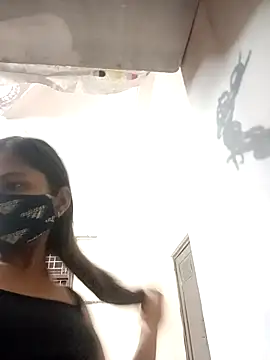 Snapshot of heena-3678 chatting on 10/25/25, 01:51 heena-3678 online show from 10/25/25, 01:51