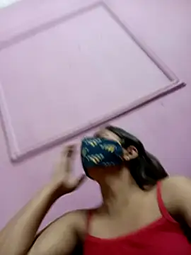 Snapshot of heena-3678 chatting on 11/10/25, 04:28 heena-3678 online show from 11/10/25, 04:28