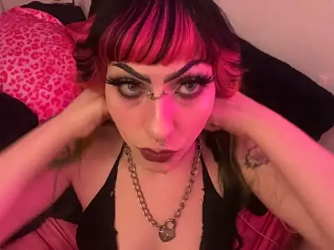 Snapshot of ChrryFoxx chatting on 11/25/25, 11:21 ChrryFoxx online show from 11/25/25, 11:21