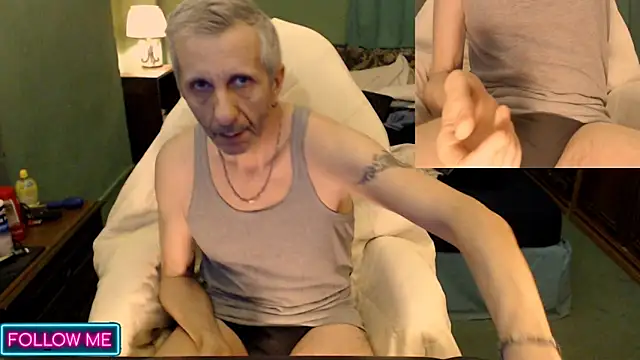 Snapshot of maxdaddy690 chatting on 12/05/24, 11:51 maxdaddy690 online show from 12/05/24, 11:51