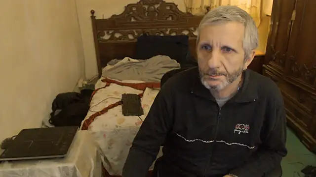 Snapshot of maxdaddy690 chatting on 12/22/25, 02:36 maxdaddy690 online show from 12/22/25, 02:36