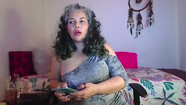 Victoria Lover online show from 12/20/25, 03:46