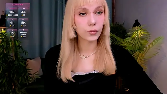 Snapshot of Cherry_Bite chatting on 09/22/25, 09:39 Cherry Bite online show from 09/22/25, 09:39