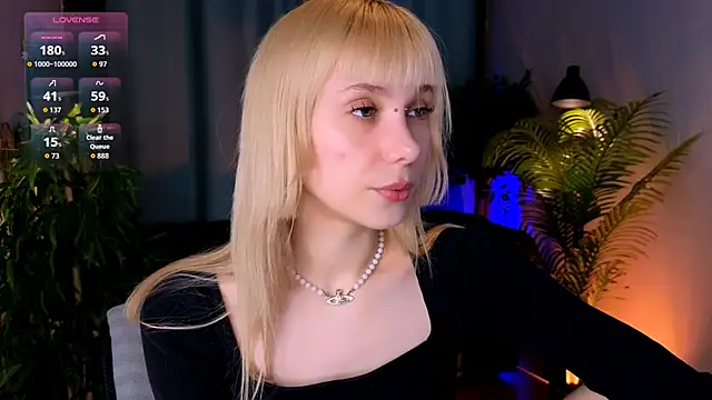 Snapshot of Cherry_Bite chatting on 09/27/25, 10:37 Cherry Bite online show from 09/27/25, 10:37