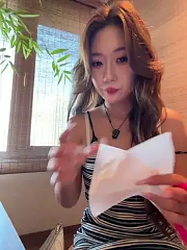 Snapshot of Xiaoxia-Baby chatting on 06/11/26, 05:49 Xiaoxia-Baby online show from 06/11/26, 05:49
