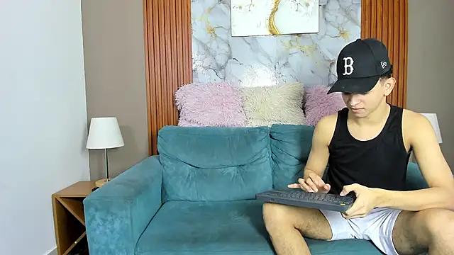 Snapshot of KING_OFF_BOYS chatting on 04/17/26, 01:36 KING OFF BOYS online show from 04/17/26, 01:36