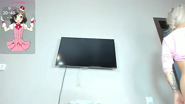 Snapshot of Zirael_swan chatting on 11/17/25, 02:06 Zirael swan online show from 11/17/25, 02:06