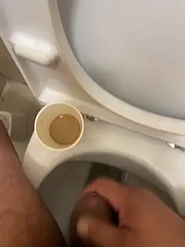 Snapshot of Alexander18edd chatting on 11/24/25, 01:33 Alexander18edd online show from 11/24/25, 01:33