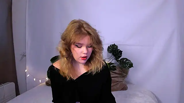 Snapshot of LaseyMoon chatting on 03/02/25, 01:15 LaseyMoon online show from 03/02/25, 01:15