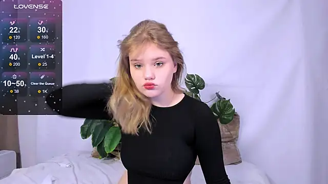 Snapshot of LaseyMoon chatting on 03/05/25, 05:40 LaseyMoon online show from 03/05/25, 05:40