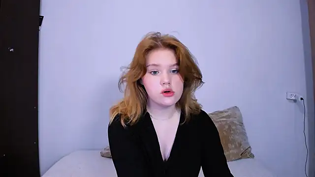 Snapshot of LaseyMoon chatting on 09/19/25, 11:22 LaseyMoon online show from 09/19/25, 11:22