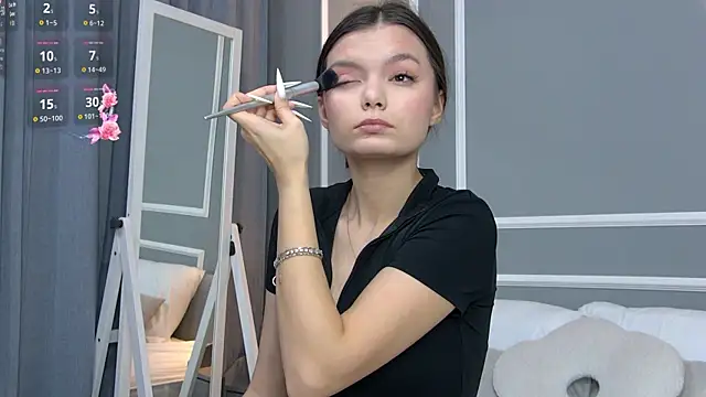 AsterQuinn online show from 11/23/25, 03:45