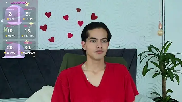 Snapshot of Maximoherrera_16 chatting on 04/17/26, 01:47 Maximoherrera 16 online show from 04/17/26, 01:47