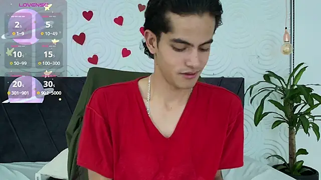 Snapshot of Maximoherrera_16 chatting on 05/05/26, 12:24 Maximoherrera 16 online show from 05/05/26, 12:24