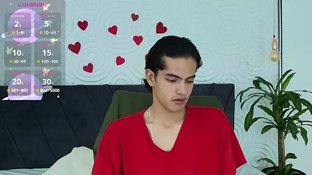 Snapshot of Maximoherrera_16 chatting on 05/06/26, 12:21 Maximoherrera 16 online show from 05/06/26, 12:21