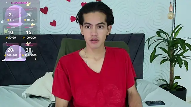 Snapshot of Maximoherrera_16 chatting on 05/15/26, 12:23 Maximoherrera 16 online show from 05/15/26, 12:23