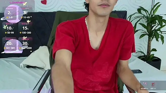 Snapshot of Maximoherrera_16 chatting on 05/21/26, 01:07 Maximoherrera 16 online show from 05/21/26, 01:07