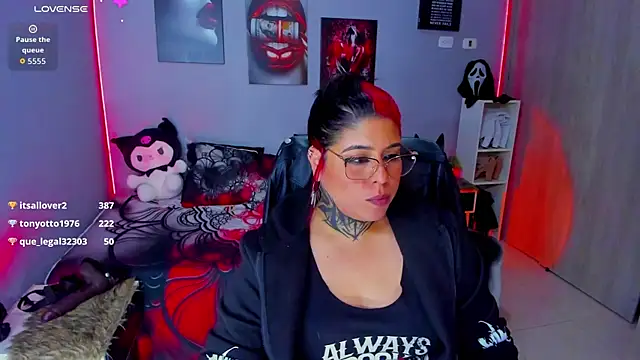 Veronika metal online show from 10/23/25, 06:34