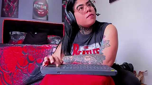 Veronika metal online show from 07/29/26, 07:34