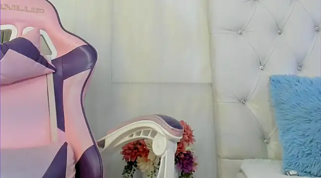Snapshot of kamii_arias chatting on 03/12/25, 12:04 kamii arias online show from 03/12/25, 12:04