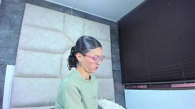 Vaiolett Smith online show from 04/13/26, 02:44