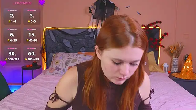 Eva Starlight online show from 10/19/25, 04:02