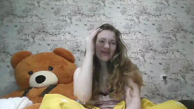 Snapshot of Eveline_May chatting on 03/05/25, 04:13 Eveline May online show from 03/05/25, 04:13