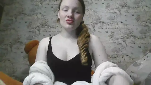 Snapshot of Eveline_May chatting on 03/06/25, 05:00 Eveline May online show from 03/06/25, 05:00