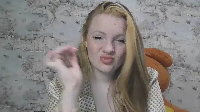 Snapshot of Eveline_May chatting on 09/21/25, 07:04 Eveline May online show from 09/21/25, 07:04