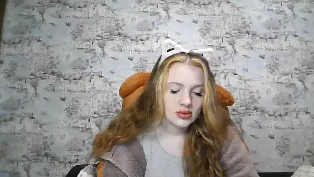 Snapshot of Eveline_May chatting on 10/04/25, 02:26 Eveline May online show from 10/04/25, 02:26
