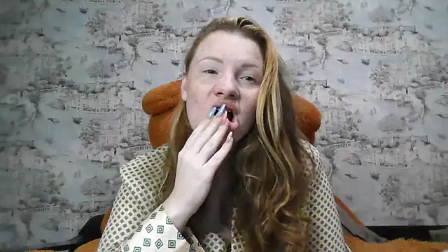 Snapshot of Eveline_May chatting on 10/29/25, 04:20 Eveline May online show from 10/29/25, 04:20